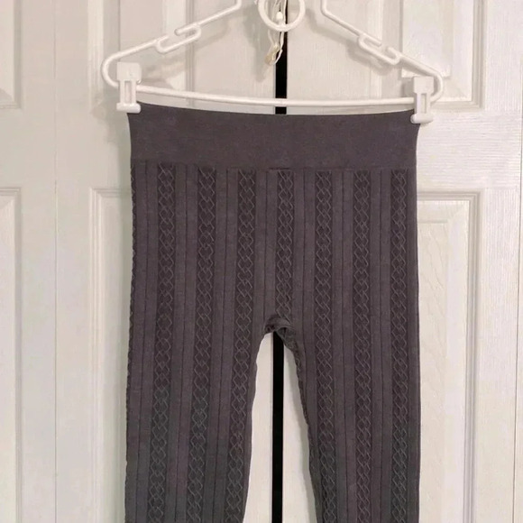 Time & Tru gray knit leggings pants - Picture 1 of 10
